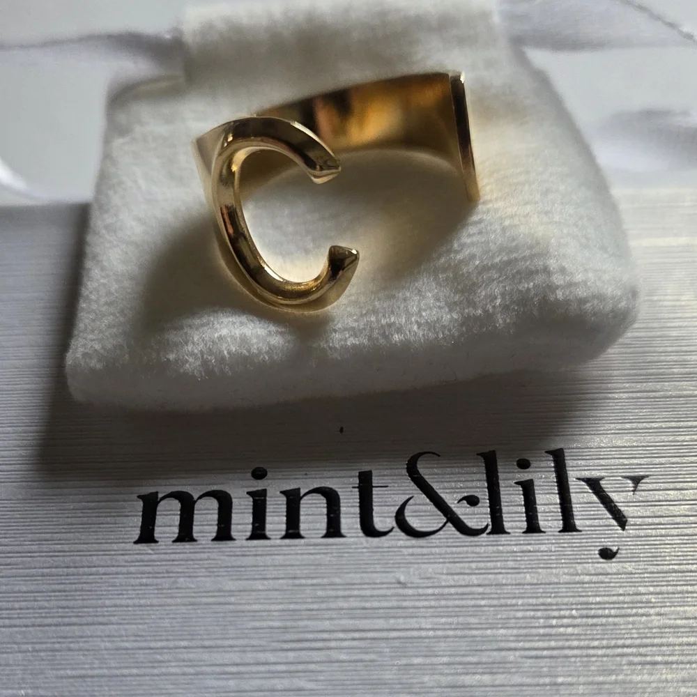 mint&lily 18kt Gold Plated Initial Monogram C Ring